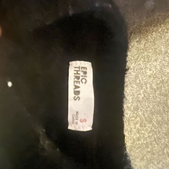 Epic Threads Fuzzy Black Rainbows Furry Sweatshirt Size Small Sweater Pullover - Picture 3 of 3